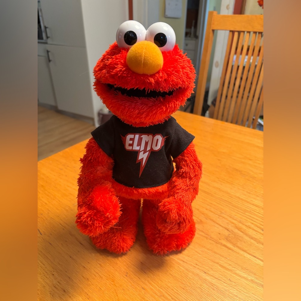 Let's Rock Dancing Singing Elmo
